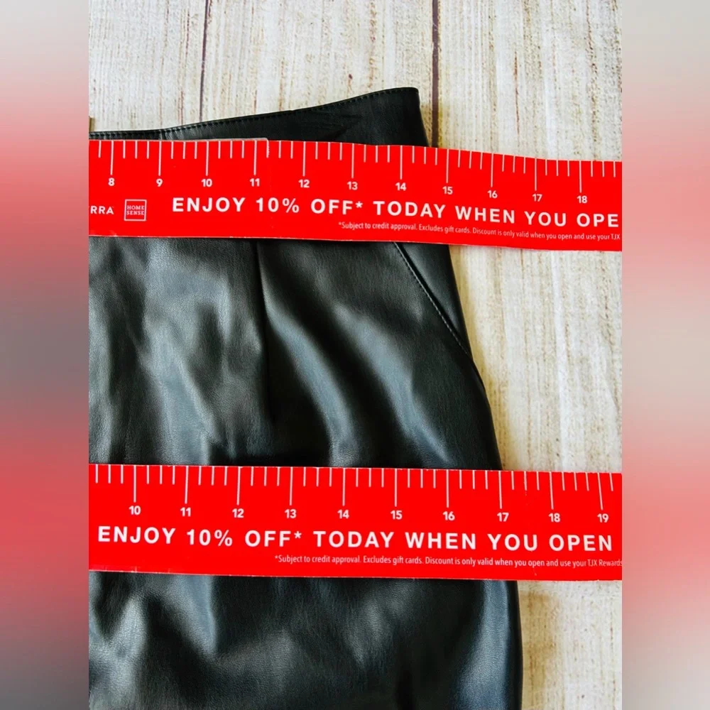 Dilvin Woman Black Faux Leather Pleated Zipper Accent Pencil Skirt Size 10